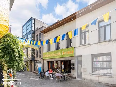 opbrengsteigendom winkel met woonst