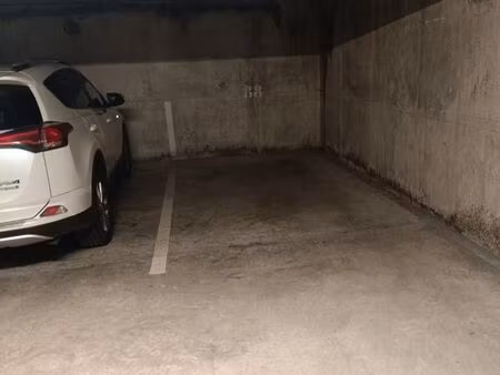 a louer place stationnement en sous-sol