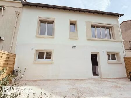 maison avignonnaise sur deux niveaux avec 4 chambres et garage