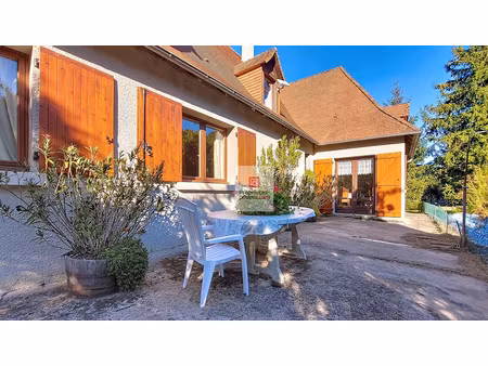 maison st pierre de chignac. 4 chambres. grand parking . garage/atelier 50 m2.terrain:2245