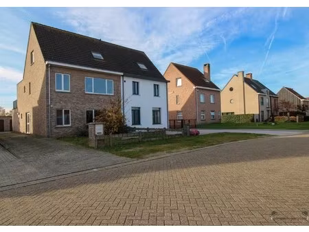 commercieel te koop in lier met 5 slaapkamers