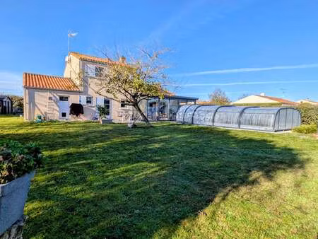 vente maison piscine à givrand (85800) : à vendre piscine / 163m² givrand