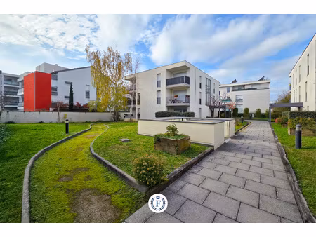 dernier étage  ascenseur  balcon de 9 m2  2 chambres  parkin