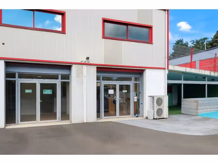 location local commercial 8 pièces