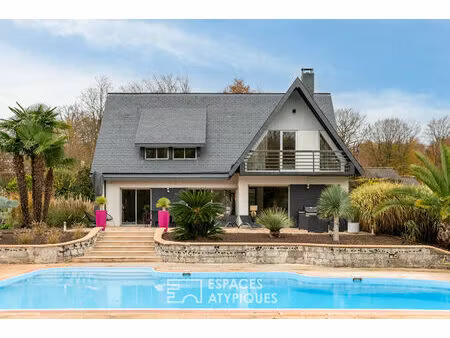 elégante maison contemporaine avec piscine et parc arboré