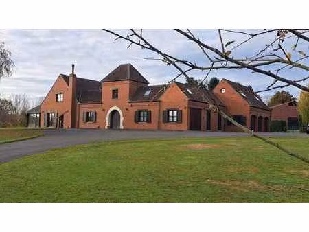 propriété sur ± 2 5ha avec hangar & vue dégagée