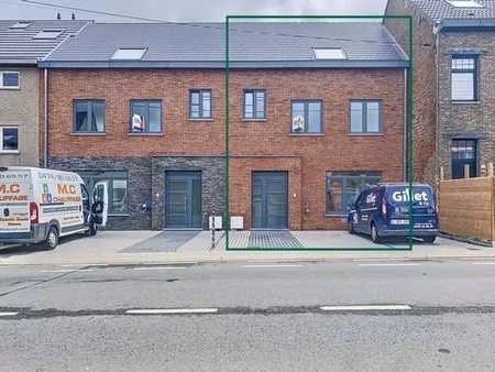 maison neuf avec 4 chambres et jardin