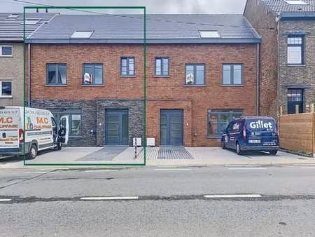 maison neuve avec 4 chambres et jardin