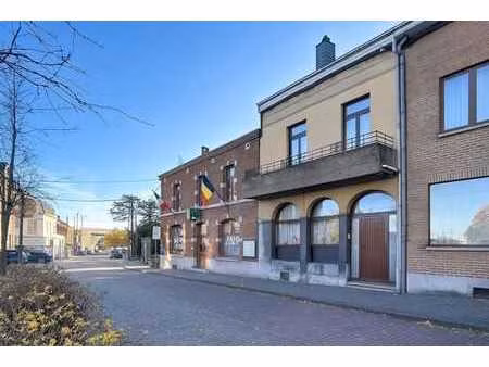 habitation avec jardin sise au cœur de beauraing.