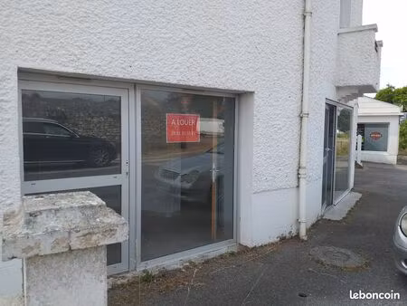 local commercial crossac a louer