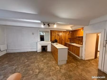 à louer – appartement t3 – centre de sauxillanges – 500 /mois