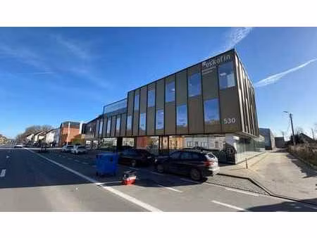 bureau de services complets dans le quartier des affaires à