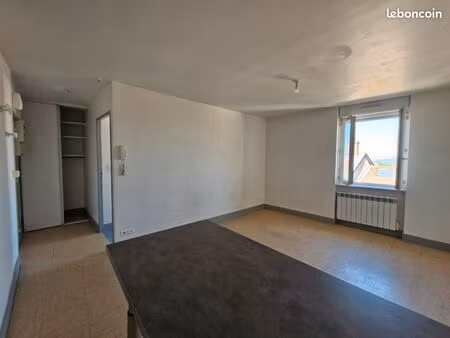 t2 proche centre avec cave