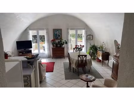 saint zacharie appartement de type 3  92 m²  terrasse  garage et jardin