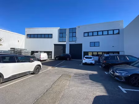 locaux d'activités / bureaux mixtes à louer au pont de bezons  à quelques pas de l'autorou