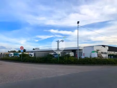 local d'activités avec bureaux / 1 400 m²