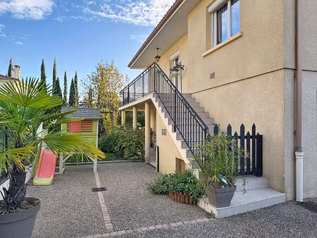 a vendre maison auch 5 pièces 136.55 m2 avec garage et jardin clôturé