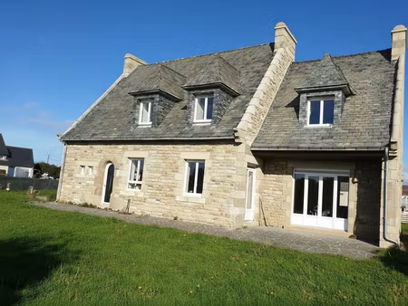 maison spacieuse à vendre à lannilis - 5 chambres  jardin et garage