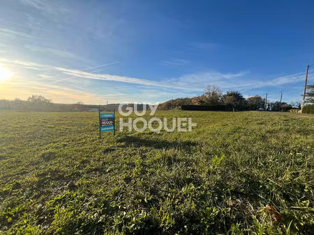 carlus - terrain de 2678m² constructible.