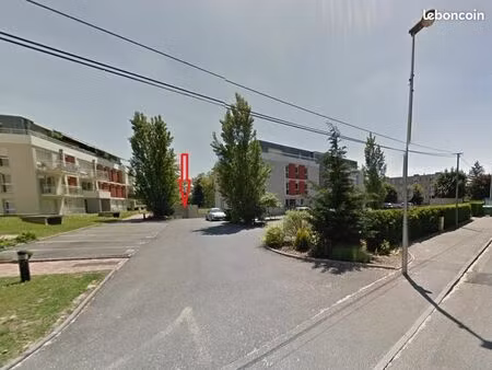 emplacements de parking intérieur lot 520