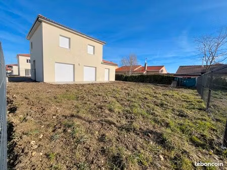 maison récente t5 avec clim d'environ 113 m² avec garage