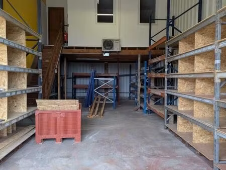 local industriel 113 m²