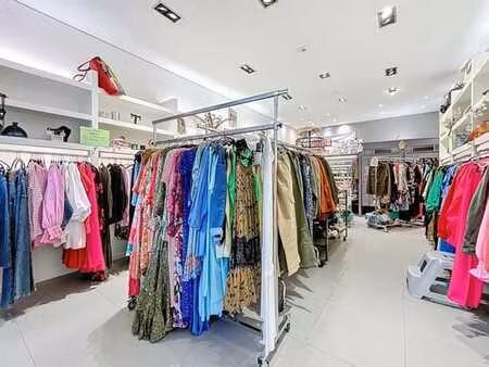 commerce idéalement situé ! libre le 1er avril 2026 avec une