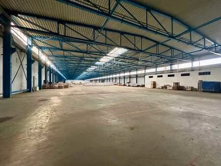 entrepôt de +/- 6.300 m² situé dans site sécurisé