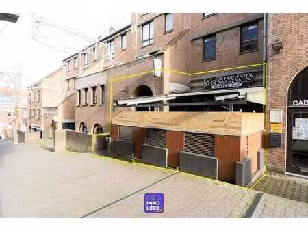 surface commerciale de +/- 112m² avec terrasse  à la rénova