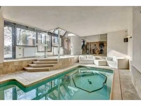 ferme superbement rénovée avec piscine intérieure