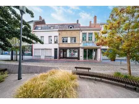 top deal: ensemble de 3 immeubles sur la grand place.