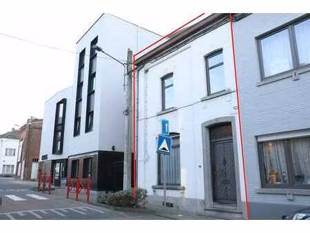 belle maison d'habitation avec garage et grand jardin