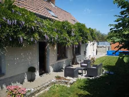 charmante petite maison à bois-de-lessines