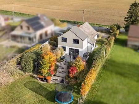 bell villa 3 chambres avec garage  parkings et jardin!