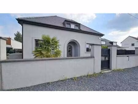 jolie villa dans beau quartier