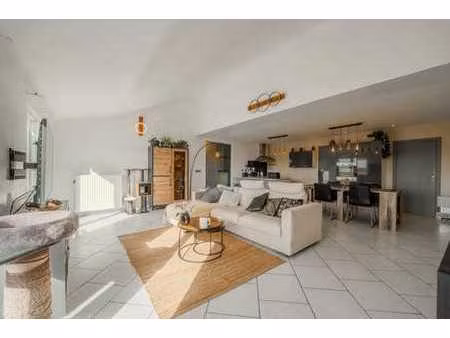 appartement spacieux avec terrasse et garage à jumet