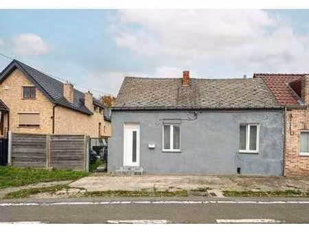 maison 3 façades avec passage latéral et jardin!