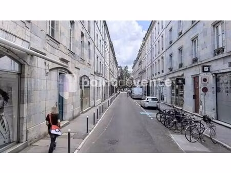 pret-à-porter avec bail commercial