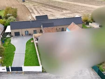 ensemble immobilier composé de 2 maisons  en excellent état.