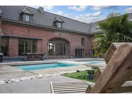 luxueuse ferme au carré développant 900m² habitables