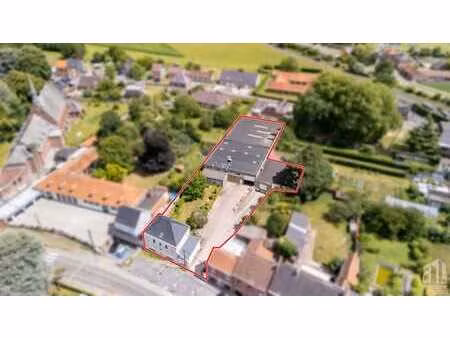 ensemble immobilier avec maison et entrepôts à blandain