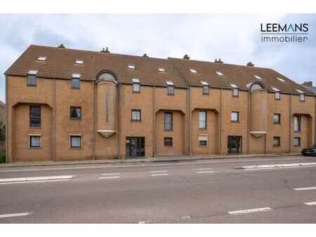 duplex 3 chambres en plein casteau avec 4 places de parking