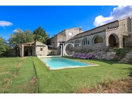 maison en pierre de 195m² habitable 1999m² de terrain