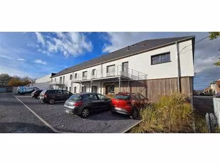 surface commerciale entièrement neuve avec places de parking