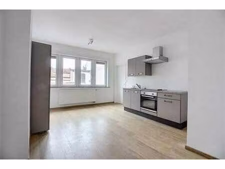 beau studio dans l'hyper centre de tournai ! libre le 15 fév