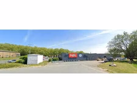 bâtiment polyvalent à louer