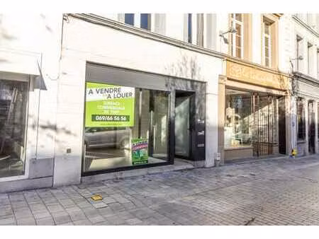 superbe surface commerciale entièrement rénovée  située dans