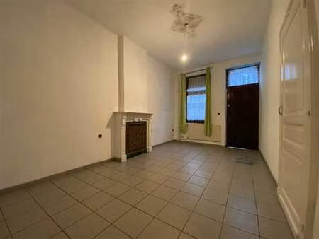 bonne maison mitoyenne de 2 chambres de +/- 146 m²