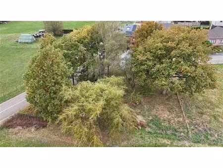 beau terrain de 9 ares 09 bien situé