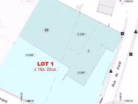 maison et entrepôt (500m²) en partie incendiés + parking